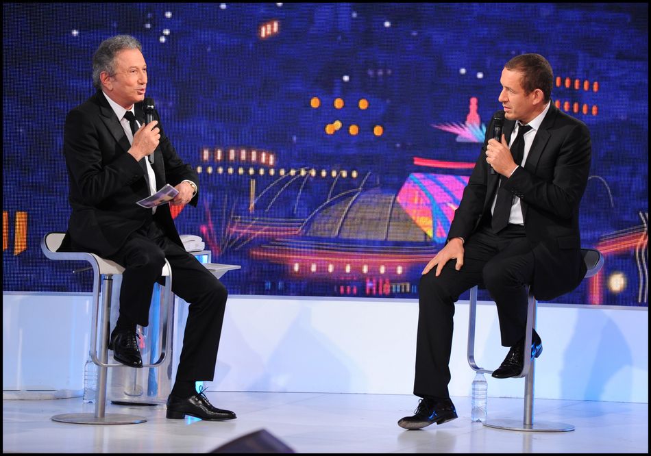  " C'est l'ancien reporter sportif qui vous parle, Marie. Vous avez vraiment souffert avec les copains des sports, les mecs des sports ?Ils ont vraiment eu des attitudes inconvenantes, vraiment ? ", a plus précisément demandé Michel Drucker de but en blanc. 
 Archive - MICHEL DRUCKER &amp;amp; SHARON STONE - ' CHAMPS ELYSEES ' TV TALK SHOW - RED CARPET . © Guillaume Gaffiot /Bestimage 