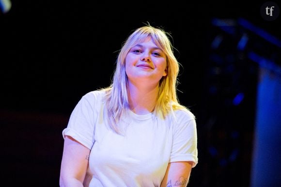 
Louane explique aussi comment elle a rétorqué à ces violences... Mais également, comment elle fait face à d'autres, tout aussi quotidiennes : le risque des agressions dans l'espace public.