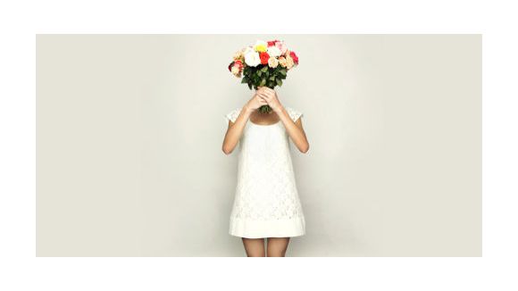 Voile, bijoux, bouquet : accessoiriser sa robe de mariée