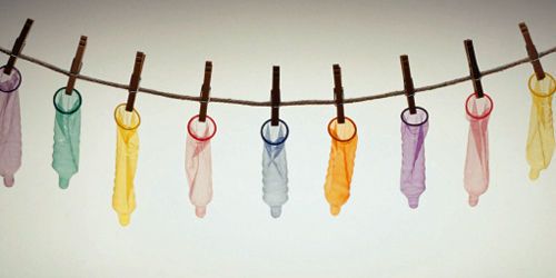 Infections sexuellement transmissibles en hausse : le manque de prévention en cause ? 