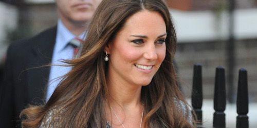 Maternité : 10 vêtements indispensables pour une grossesse stylée