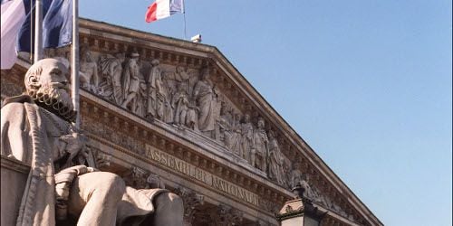 Assemblée nationale : bientôt une crèche pour les jeunes parents députés ?