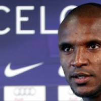 Football : Inquiétude autour d'Abidal, opéré d'une tumeur