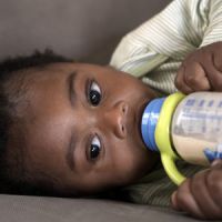 Boissons végétales et bébés : l'Anses alerte sur leurs dangers