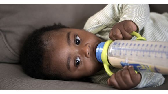 Boissons végétales et bébés : l'Anses alerte sur leurs dangers