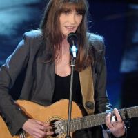 "Mon Raymond", la chanson de Carla Bruni sur Nicolas Sarkozy : mignon ou impudique (Vidéo) ?