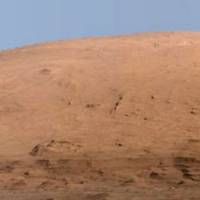 Curiosity en met plein les yeux avec un panorama du mont Sharp