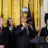 Barack Obama se prend pour un footballeur avec les Los Angeles Galaxy