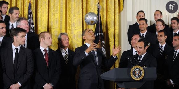 Barack Obama se prend pour un footballeur avec les Los Angeles Galaxy