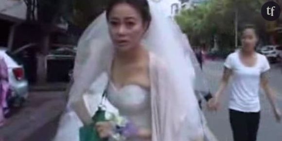 Séisme en Chine : Chen Ying la journaliste en robe de mariée - Vidéo