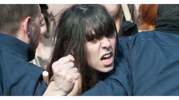 Femen et journalistes de mèche pour "vendre des images" ?