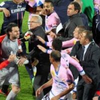 Evian vs PSG : bagarre de fin de match et les cartons rouge – Vidéo replay