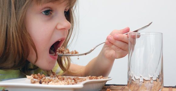 Manger en famille est bon pour la santé des enfants