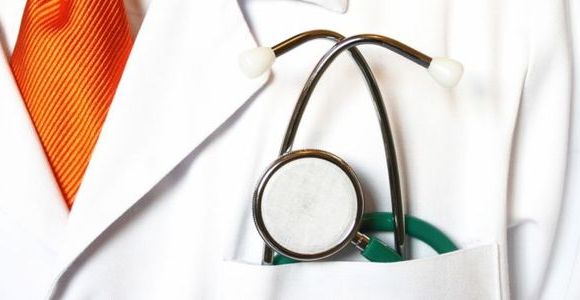 Médecine du travail : des entreprises portent plainte