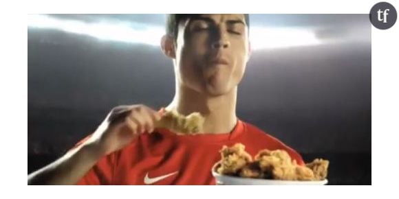 Cristiano Ronaldo dans une publicité pour KFC Arabia - Vidéo