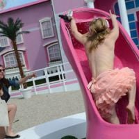 Barbie : les Femen attaquent la maison géante de la poupée jugée sexiste