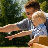 Pourquoi et comment la Suède incite les pères à rester à la maison