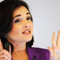 Pour la patronne de Facebook, Sheryl Sandberg, les femmes doivent pleurer au travail