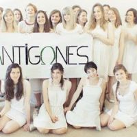 Antigones : qui sont ces anti-Femen en robes blanches ?