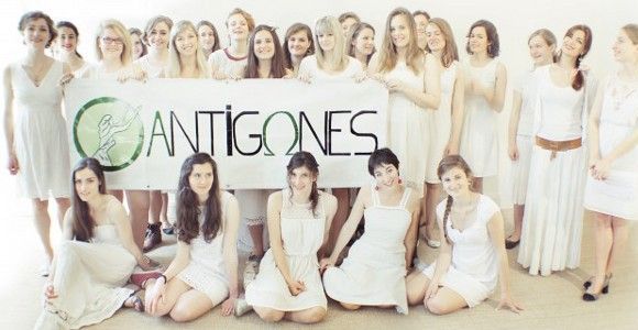 Antigones : qui sont ces anti-Femen en robes blanches ?