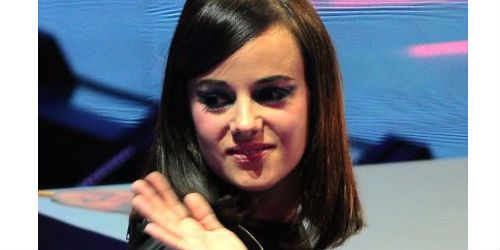 La chanteuse Alizée est célibataire et se confie sur son rôle de maman