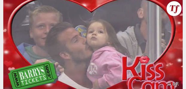 Kiss Cam : David Beckham embrasse sa fille Harper - Vidéo