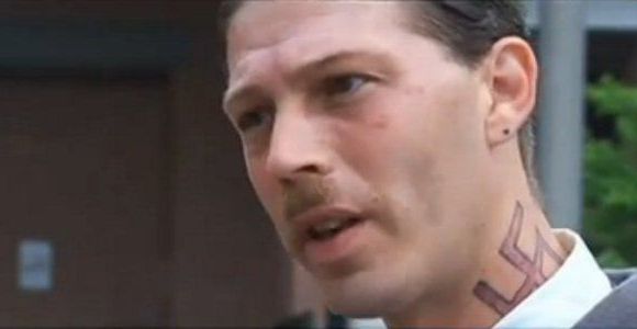 Un nazi en uniforme au tribunal pour récupérer son fils Adolf Hitler - vidéo