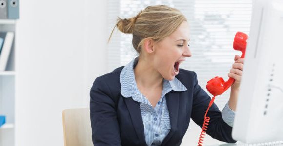 51% des salariés admettent dire des gros mots au bureau 