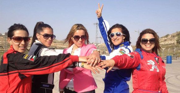 Speed sisters, la première équipe de femmes pilotes de course en Palestine