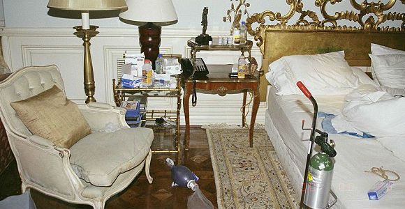 Michael Jackson : les photos de sa chambre le jour de sa mort dévoilées