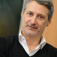 De Caunes, Denisot... : ces people français qui font hyper (mais vraiment hyper) jeune