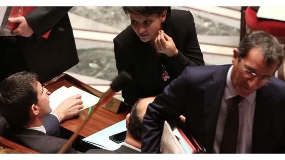 "Najat suce son stylo très érotiquement" : quand un député dérape sur Twitter