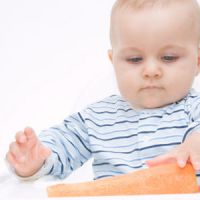 Laissez votre bébé manger avec les doigts, c'est bon pour lui