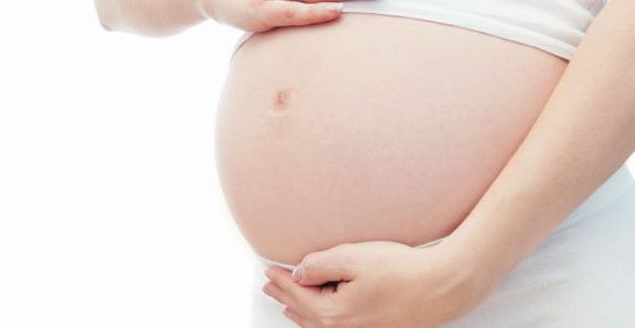 Une mère porteuse escroque un couple gay