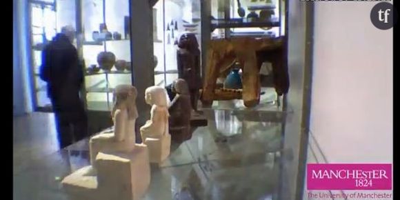 Une statue égyptienne qui bouge toute seule dans un musée - Vidéo