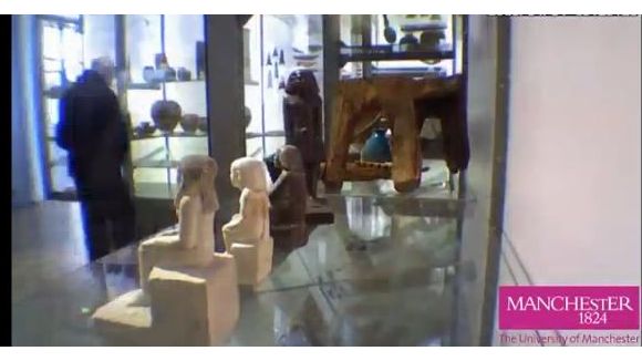 Une statue égyptienne qui bouge toute seule dans un musée - Vidéo