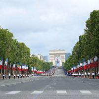 Défilé du 14 juillet 2013 : des jeunes du service civique sur les Champs-Élysées