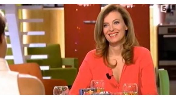 C à Vous : revoir l’interview de Valérie Trierweiler – Vidéo Replay
