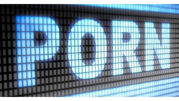 Un film porno diffusé par erreur sur un écran géant en Chine - vidéo