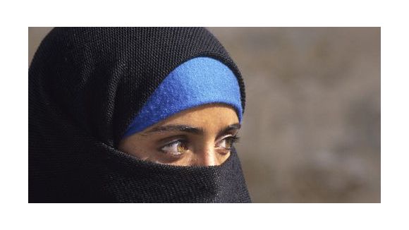Deux femmes en niqab interpellées pour rassemblement illégal