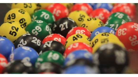 Une millionnaire de 16 ans raconte comment le loto a ruiné sa vie