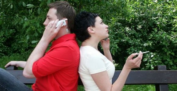 Interdiction de fumer dans les parcs et devant les écoles : pro et anti-tabac réagissent
