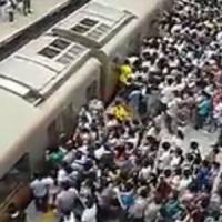 Le métro à l'heure de pointe, version Pékin… - vidéo