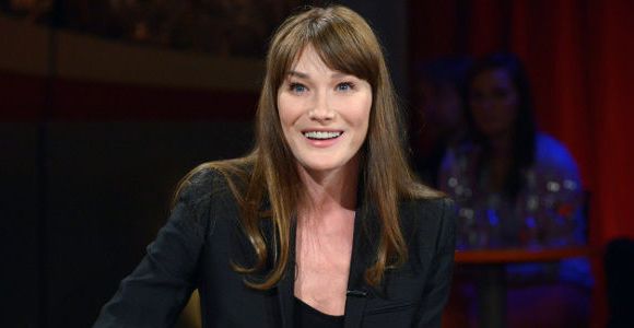 Site web de Carla Bruni : une pétition est créée, elle répond aux attaques
