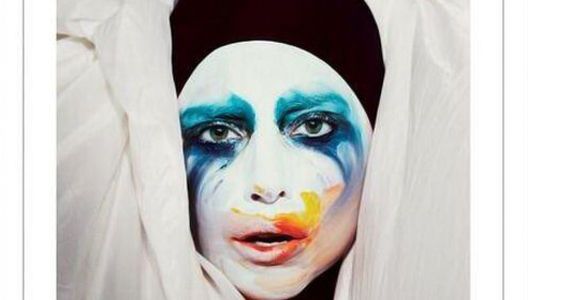 Lady Gaga dévoile la pochette de son premier single Applause