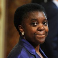 Cecile Kyenge : une banane jetée sur la ministre de l'Intégration italienne