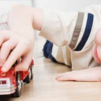 À 5 ans, il prend le métro et le bus seul pour acheter un camion