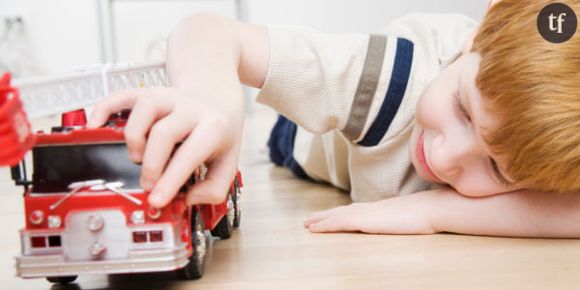 À 5 ans, il prend le métro et le bus seul pour acheter un camion