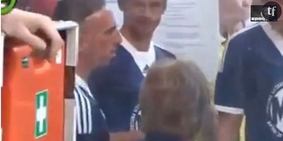 Vidéo : Ribery réclame un enfant plus petit et amuse le web