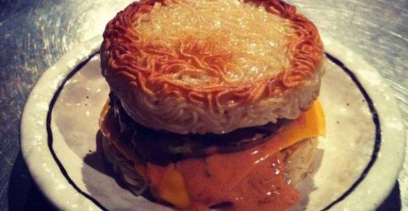 "Ramen Burger" : le nouveau hamburger que les New-Yorkais s'arrachent